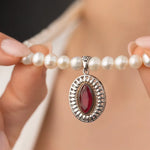 Load image into Gallery viewer, 21-1 Yakut Taşlı İnci Kolye mzkcb0-gy.myshopify.com
